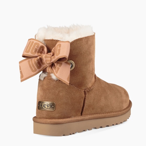 chestnut uggs with bows